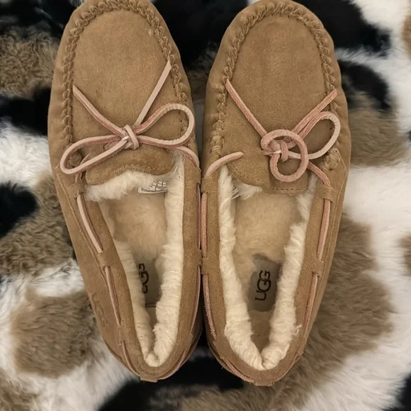 Ugg moccasins - Picture 2 of 3